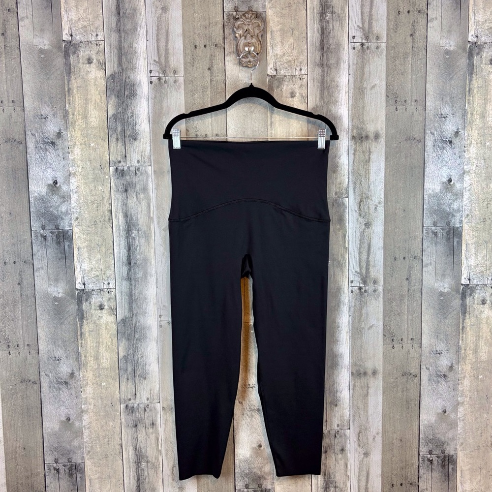 Spanx SpanxShape Booty Boost 7/8 Leggings in Very Black Size XL Regular Fit. - Picture 2 of 14